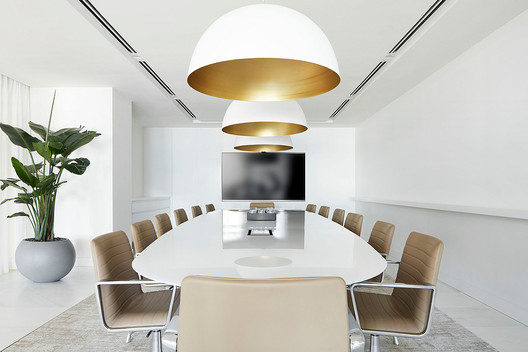 Interior_Furniture_in_Coromandel_Offices__courtesy_Andreu_World.jpg